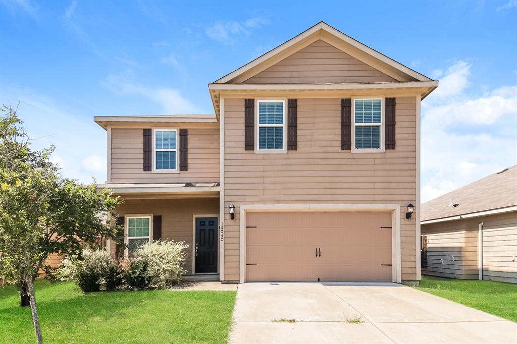 Welcome Home!! 3 bedroom, 2.5 bath home located just a few minutes from Downtown Dallas! The 3 bedrooms are located upstairs along with the laundry room and a large flex space. Downstairs features a large family room with plenty of natural light and an excellent kitchen space with breakfast bar. The spacious primary suite features a large walk-in closet, garden tub and separate walk in shower. Large fenced in backyard with plenty of space to entertain. Schedule your showing today!