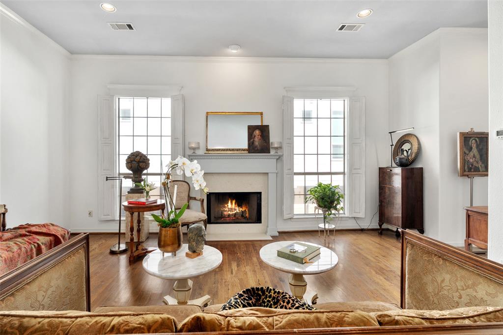 4222 Bowser - Residential