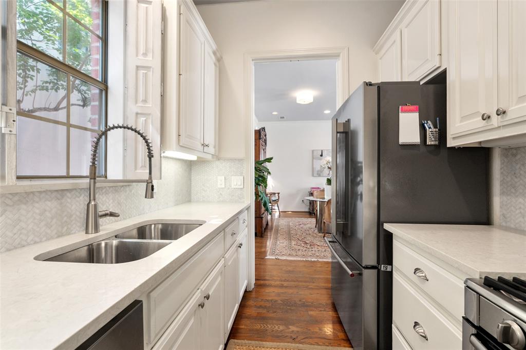 4222 Bowser - Residential