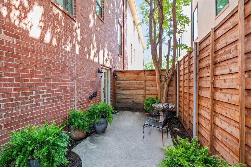 4222 Bowser - Residential