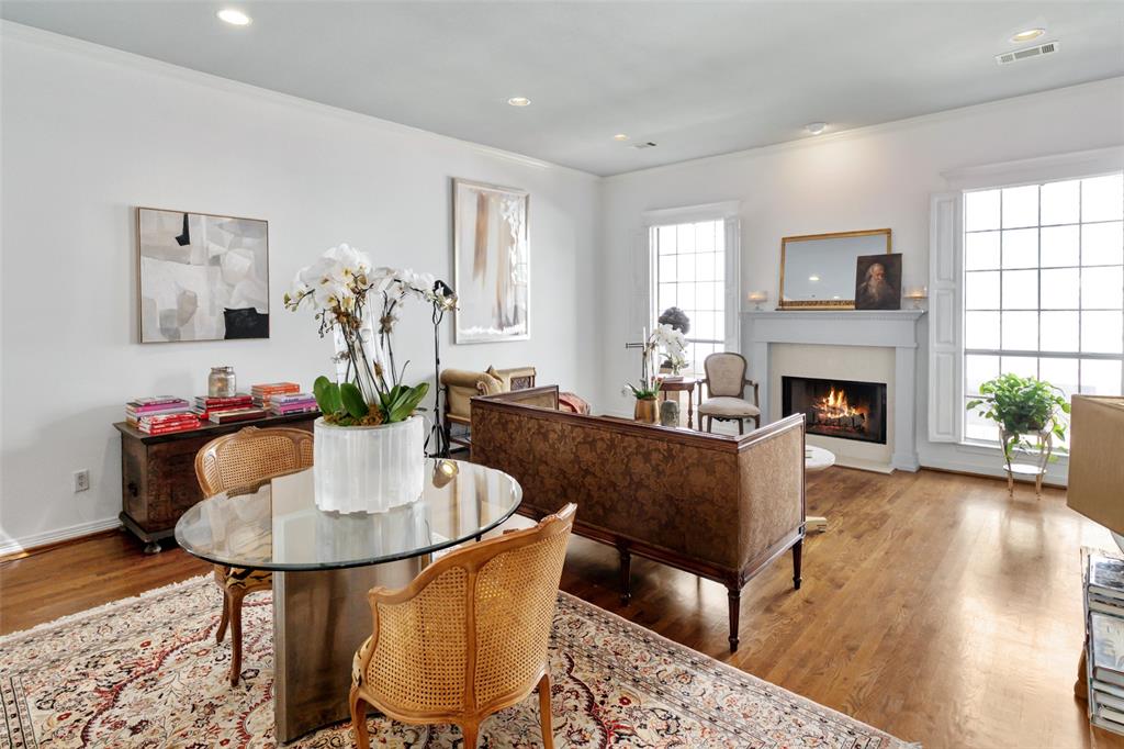 4222 Bowser - Residential
