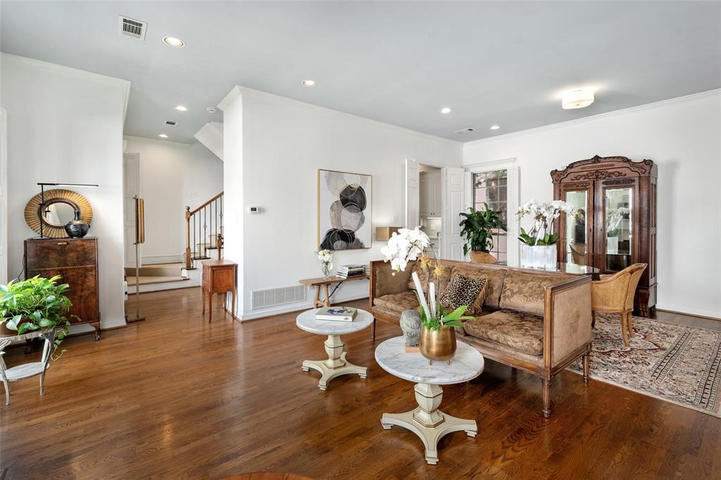 4222 Bowser - Residential