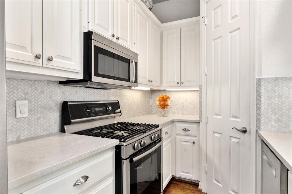 4222 Bowser - Residential