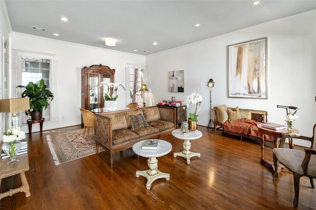 4222 Bowser - Residential