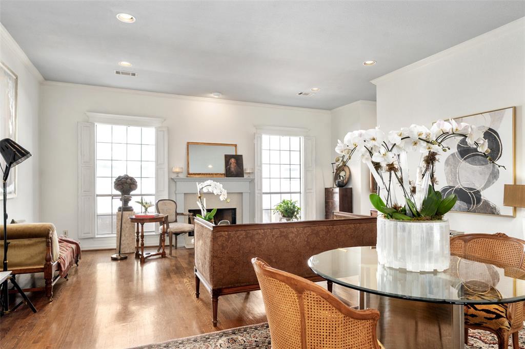 4222 Bowser - Residential