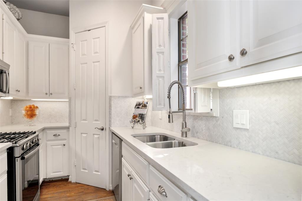4222 Bowser - Residential