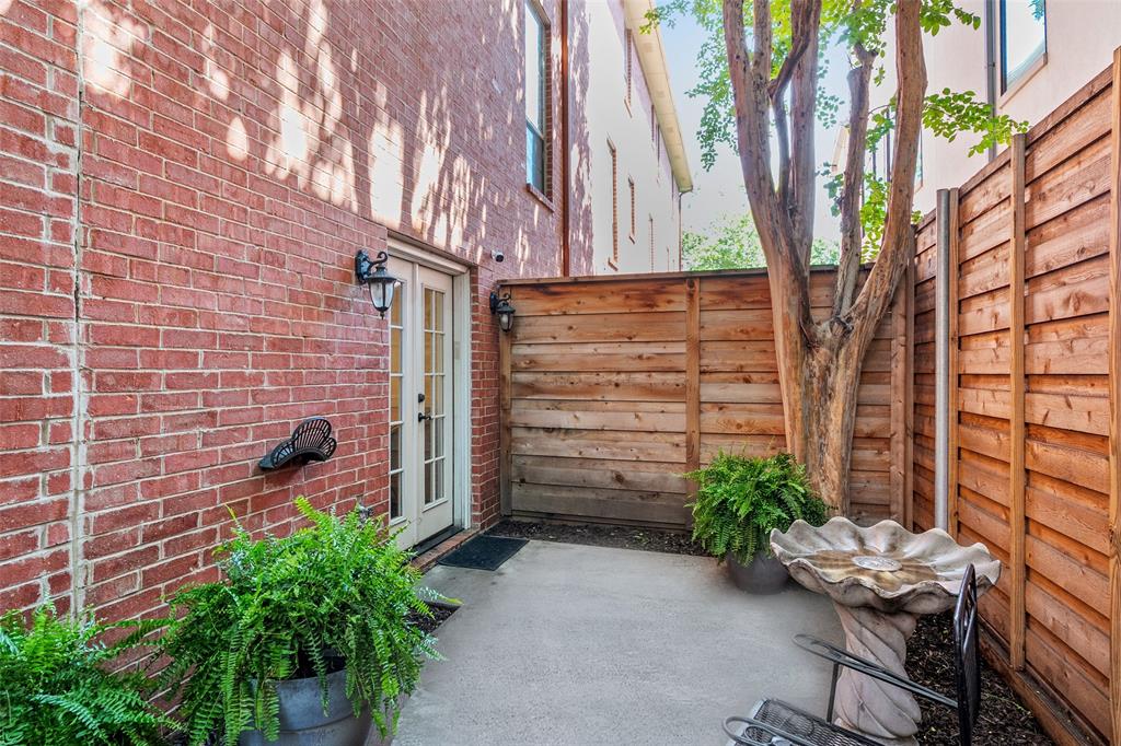 4222 Bowser - Residential