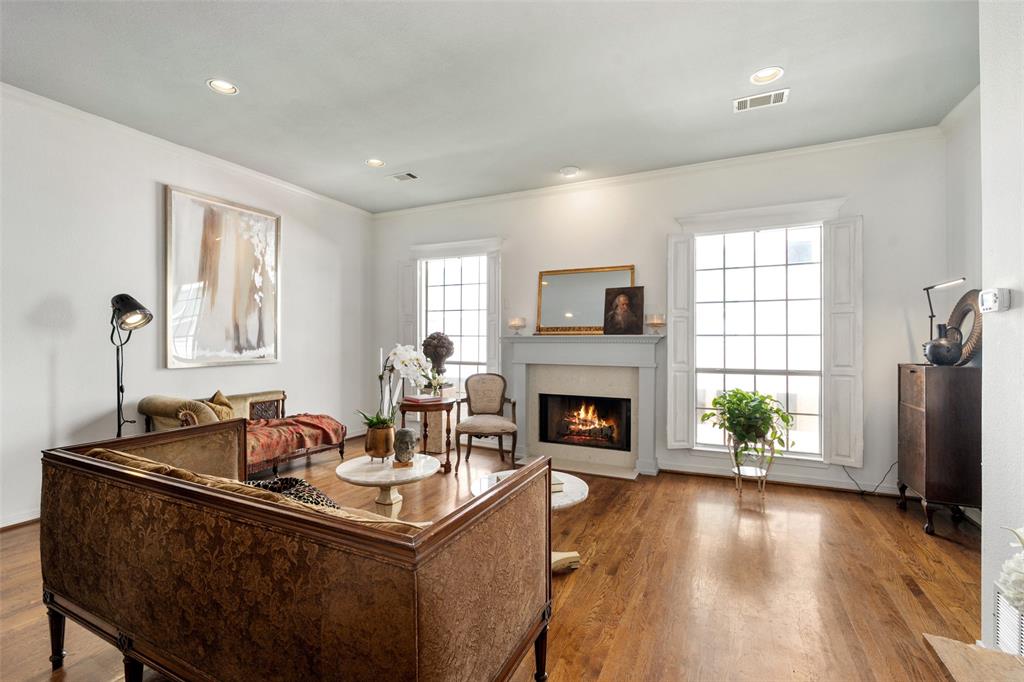 4222 Bowser - Residential