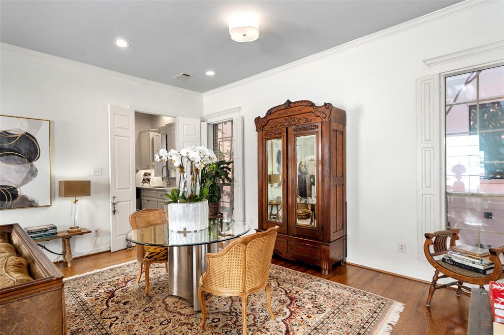 4222 Bowser - Residential