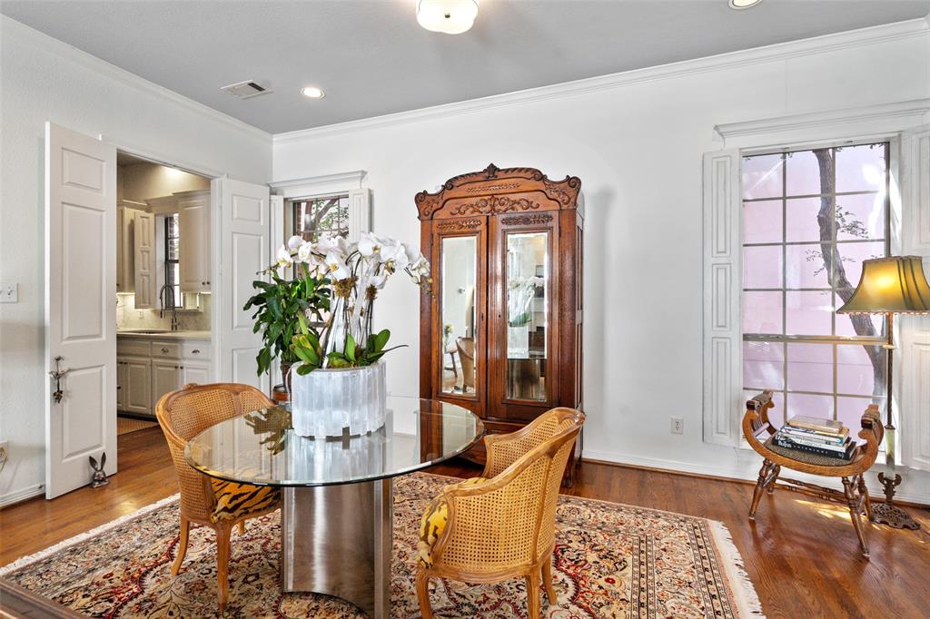 4222 Bowser - Residential