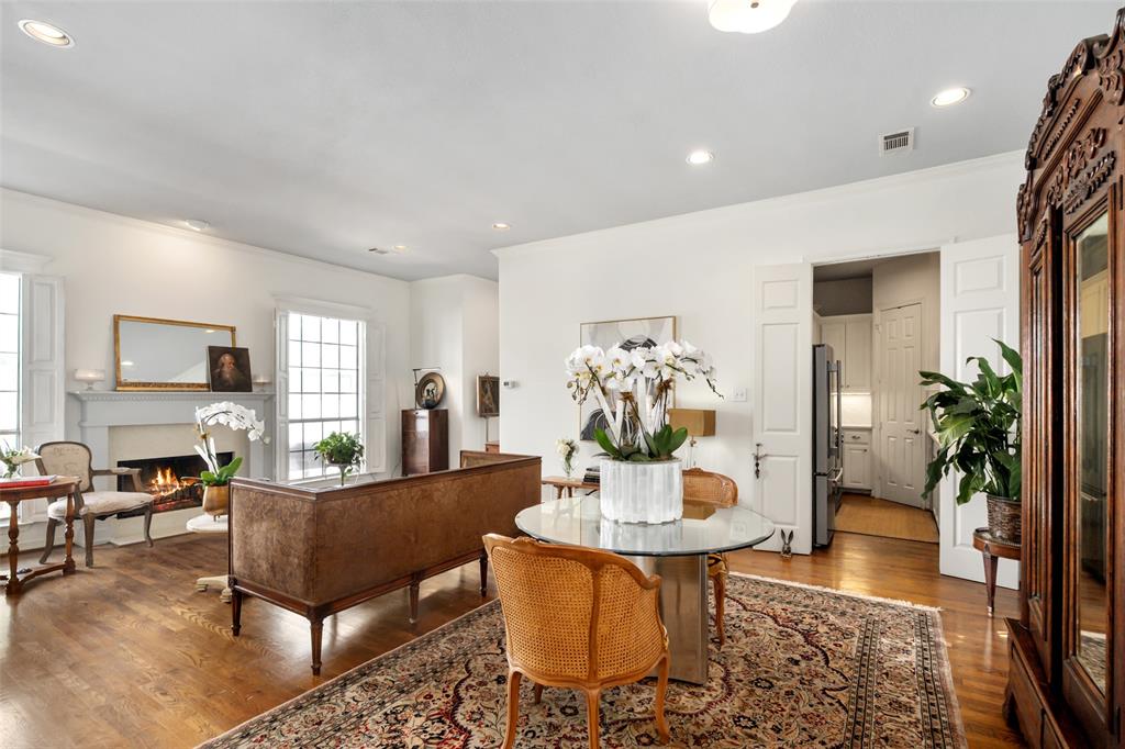 4222 Bowser - Residential