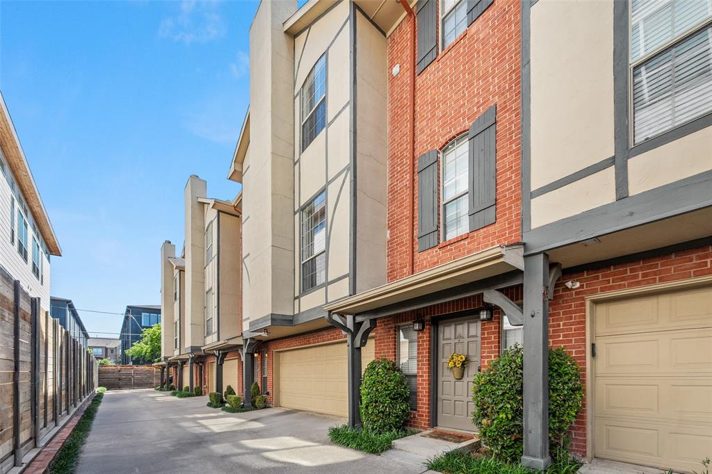 4222 Bowser - Residential