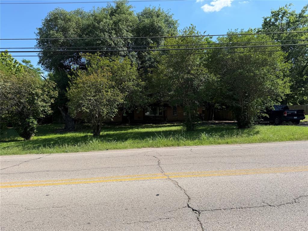 INVESTMENT OPPORTUNITY -TEAR DOWN OPPORTUNITY- Prime Manufactured Home Development Opportunity in the Heart of Glenn Heights.

Seize this rare chance to acquire 2.73 acres of zoned manufactured home property in one of the DFW Metroplex's fastest growing suburban corridors.

At current zoning density, this site comfortably accommodates 15-16 manufactured home lots (including drives and common areas), with the potential to push higher depending on city approval. With median lot rents in the Glenn Heights-DeSoto-Midlothian corridor ranging from $450-$900 per month a fully stabilized community on this site represents $81,000 - 172,800 in gross annual rent - a compelling profile for developers and park operators alike.  
There is a current home on site tenant occupied month to month until purchased.
Showings are to be set up with listing agent.
1 mile from new loop connecting to 35.