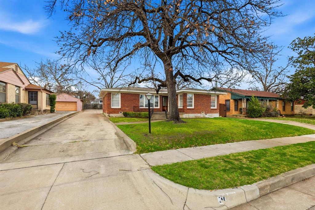 Ideally located near NORTH RIVERSIDE and YUCCA St, this spacious home offers comfort, functionality, and great entertaining space. The property features an extended concrete driveway, providing plenty of parking and convenience for homeowners and guests. PLUS A TWO CAR GARAGE, 
ROOF ONE YEAR OLD.
Inside, you’ll find two generous living areas, perfect for creating separate spaces for relaxing, entertaining, or a home office setup. The home also includes two formal dining areas, ideal for hosting gatherings, holiday dinners, and special occasions. The kitchen features a GAS STOVE, perfect for those who enjoy cooking and entertaining.
The flexible layout provides plenty of room to enjoy everyday living while creating the perfect setting for making lasting memories. With its great location and versatile living spaces, this home is ready to welcome its next owners.
SCHEDULE YOUR TOUR TODAY!
