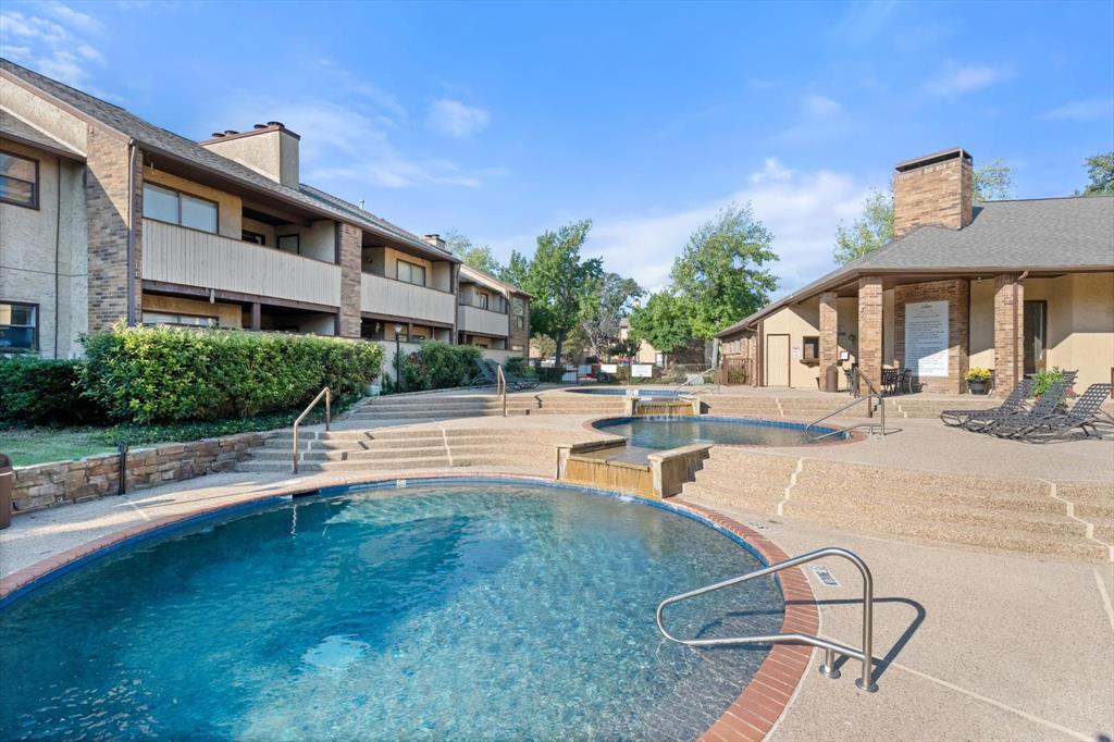 Cloisters Condo The - Residential