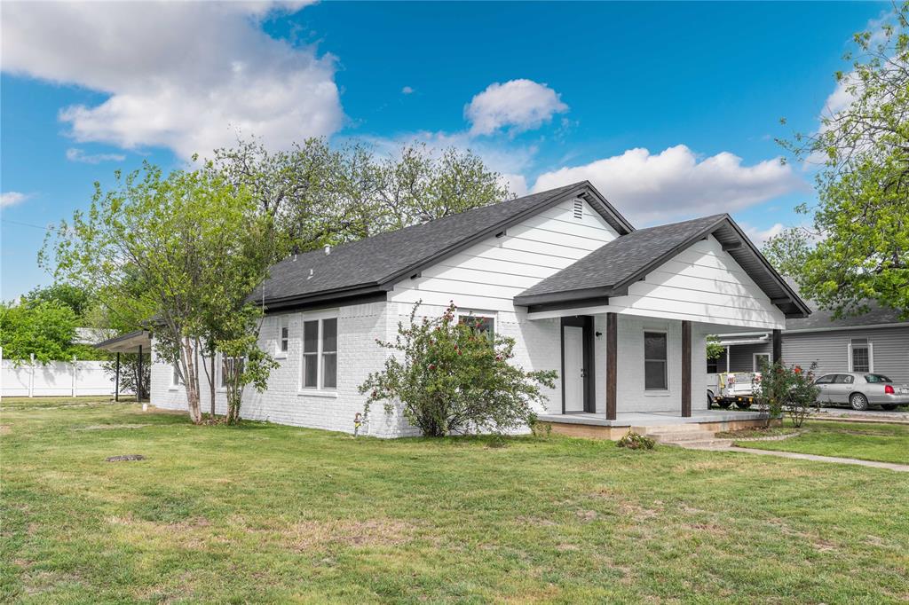 Welcome to this beautifully updated home at 516 Pecos St. in Coleman, Texas—where modern comfort meets small-town charm. This fully remodeled 3-bedroom, 2-bathroom home features a spacious open floor plan designed for both everyday living and effortless entertaining.
Step inside to find a fresh, modern interior with updated finishes throughout, creating a clean and inviting atmosphere. The open-concept layout seamlessly connects the living, dining, and kitchen areas, making the home feel bright, airy, and functional. Each bedroom offers comfortable space, while both bathrooms have been thoughtfully updated to match the home’s contemporary style.
Situated in a quiet neighborhood, this property offers the perfect balance of privacy and convenience. You’ll enjoy being just about 45 minutes from Abilene and roughly 30 minutes from Brownwood, making it an ideal location for those who want easy access to larger city amenities while enjoying the slower pace of Coleman living.
Whether you're a first-time buyer, downsizing, or looking for a turnkey investment, this move-in-ready home is one you won’t want to miss.