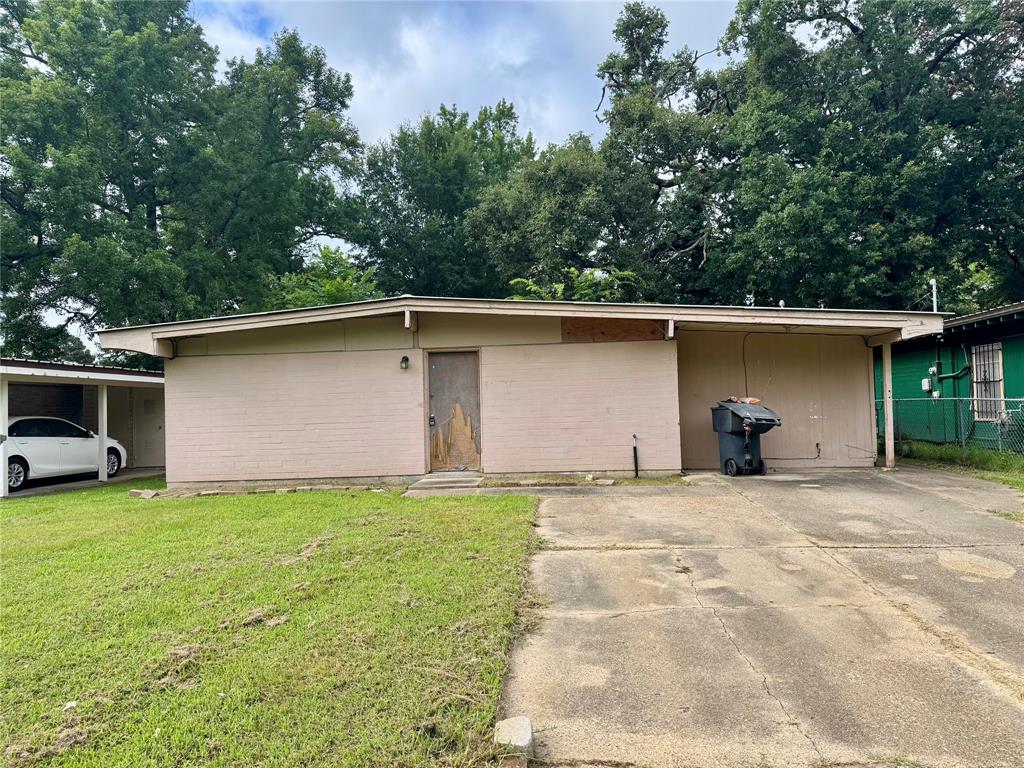 Located on a quiet cul-de-sac in a well-established neighborhood, this 4-bedroom, 1-bath mid-century modern home offers a great opportunity at an attractive price point. The home sits on a slab foundation and features a large backyard, solid construction, and a desirable location surrounded by established homes. While some updates and repairs are needed, the property has strong potential as a rental investment or owner-occupant renovation project.