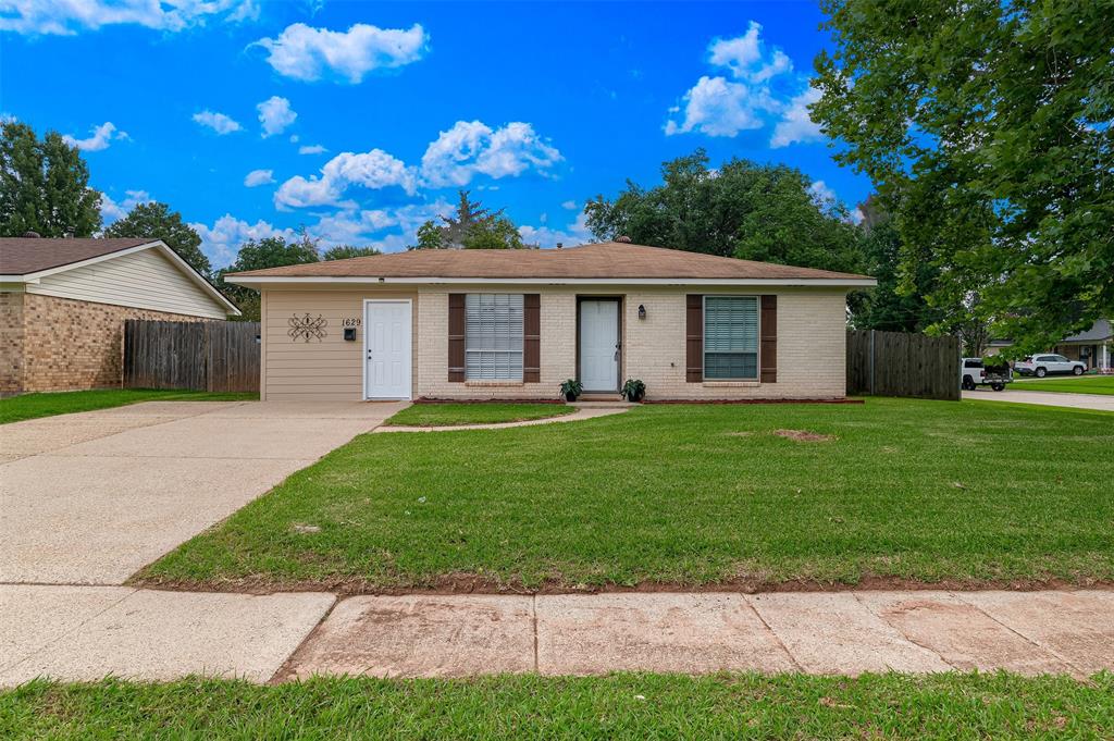 S. Bossier beauty is a must see! Completely remodeled with a thoughtful and flexible floorplan. Modern kitchen includes beautiful, custom cabinets with a pantry, coffee bar, soft close doors and all new appliances to include range, dishwasher and refrigerator! Living room has been expanded, creating a built in nook that would be perfect for a home office or homework area. Keep clutter out of the way with the well designed area for coats, bags and shoes off the dining room. Brand new HVAC system, new water heater, fresh paint, new flooring, new appliances - literally, this home has been renovated from top to bottom with attention to detail. Tucked away in quiet, Bellaire subdivision, you are minutes from Barksdale AFB and award winning schools.
