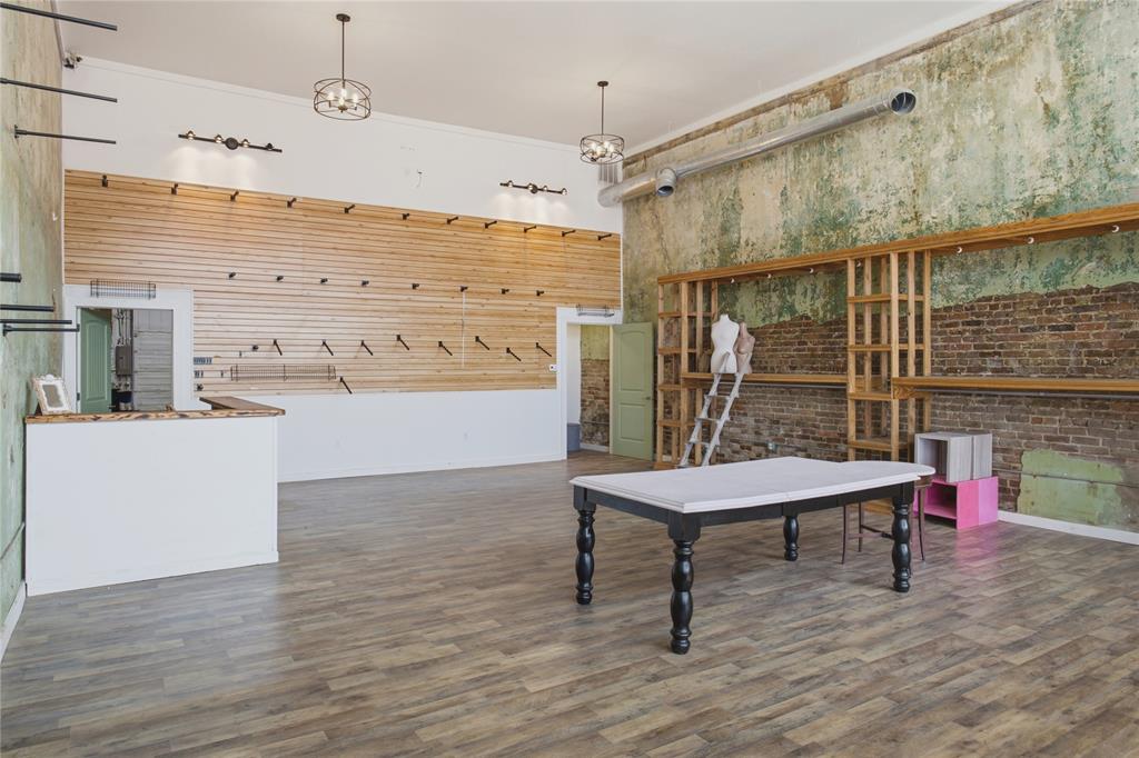 Orig Town Of Commerce - Commercial Sale