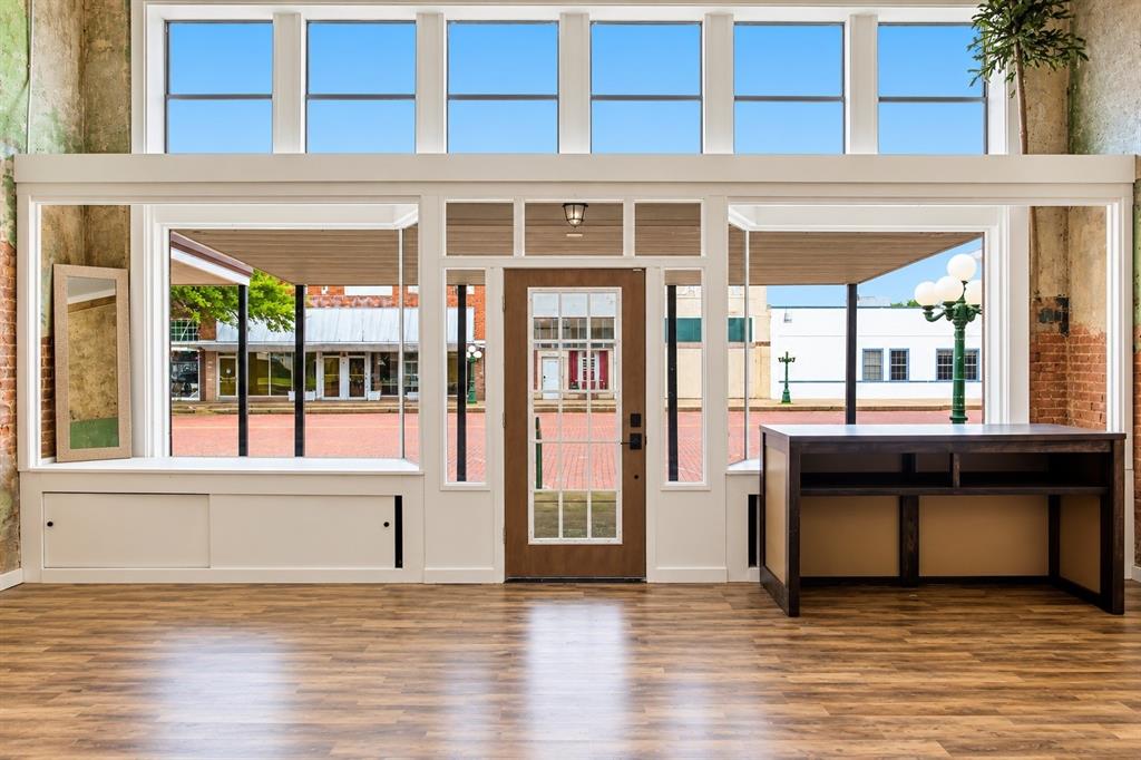 Orig Town Of Commerce - Commercial Sale