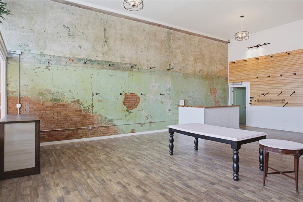 Orig Town Of Commerce - Commercial Sale