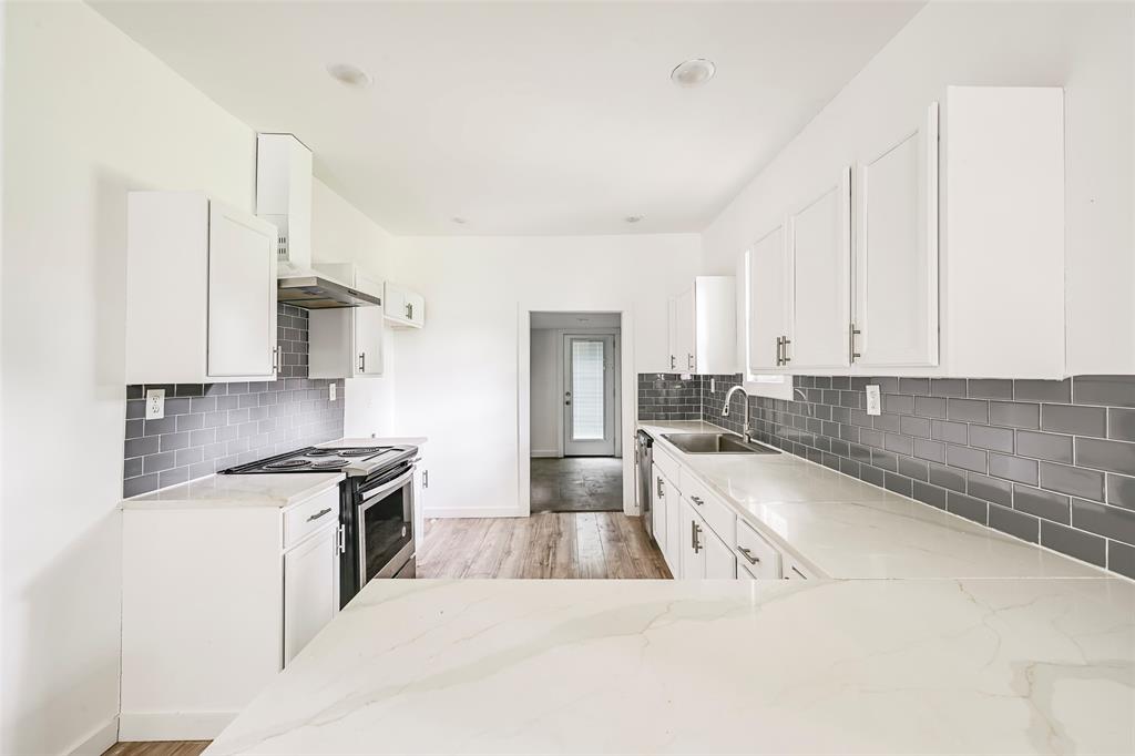 beatifull 4 bedroom,2 bathroom completly renovated house for sale
new foundations,new roof,smart central split ac 5 ton
upgraded kitchen and floor.