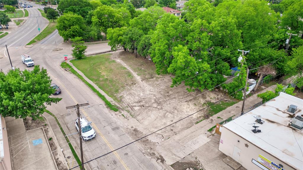 Prime commercial corner vacant lot in East Dallas with mixed-use zoning (buyer to verify). Ideally located near White Rock Lake, Lakewood, Downtown Dallas, Deep Ellum, and Baylor University Medical Center, with easy access to I-30. Close to dining, retail, and entertainment. Great opportunity for investors, developers, or builders.