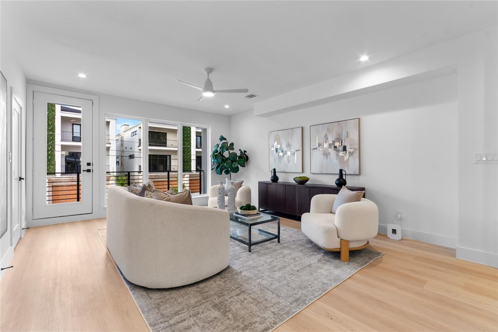 Hollyville - Residential
