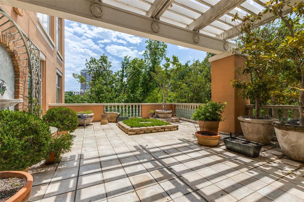 Mansion Residence - Residential