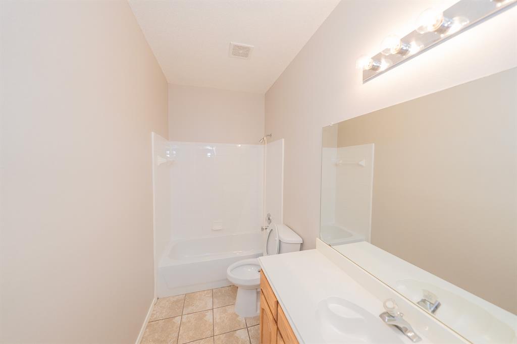 RIVERCHASE - Residential Lease