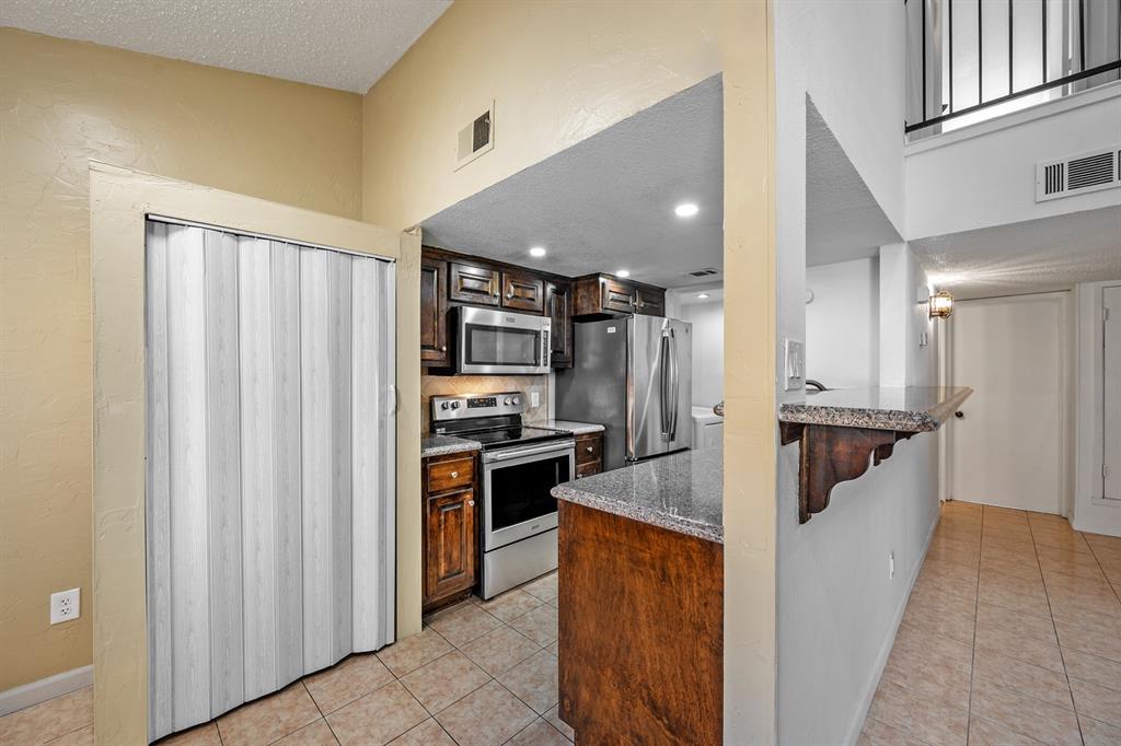 Woodlake Fourplex - Residential