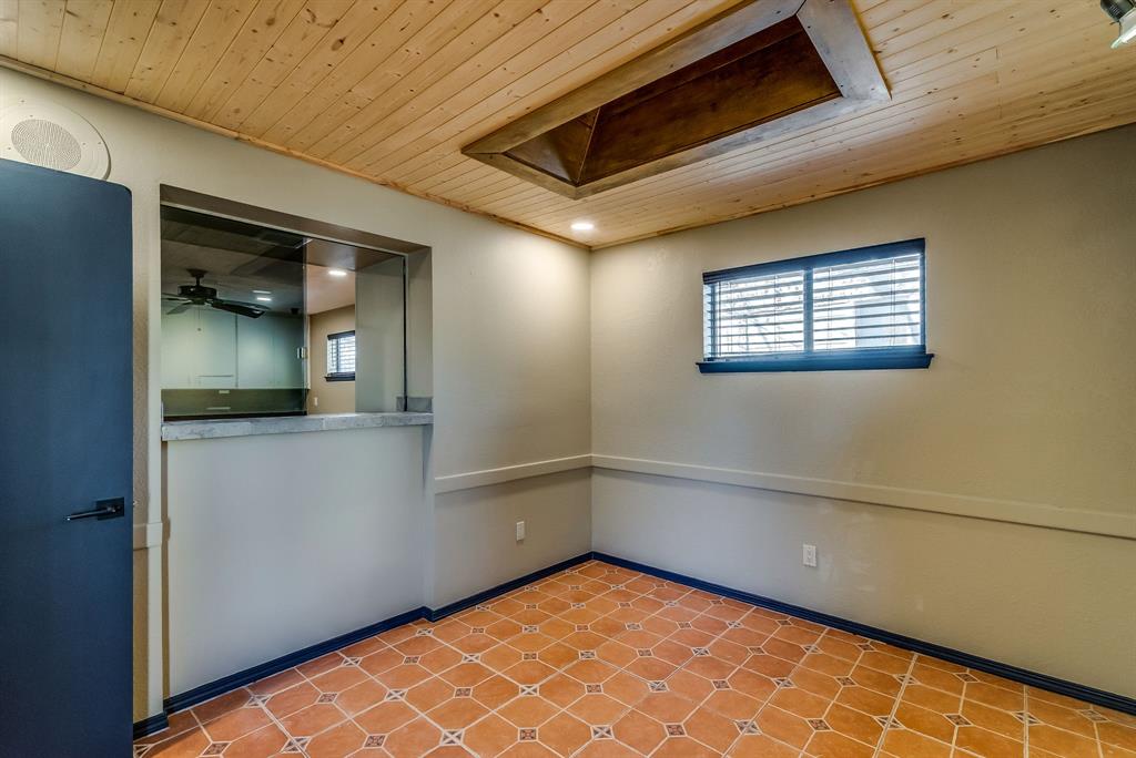 Lynch - Commercial Sale