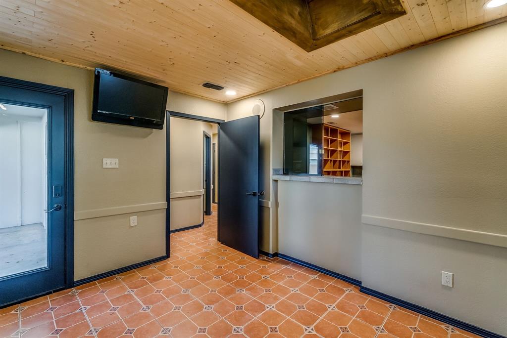 Lynch - Commercial Sale
