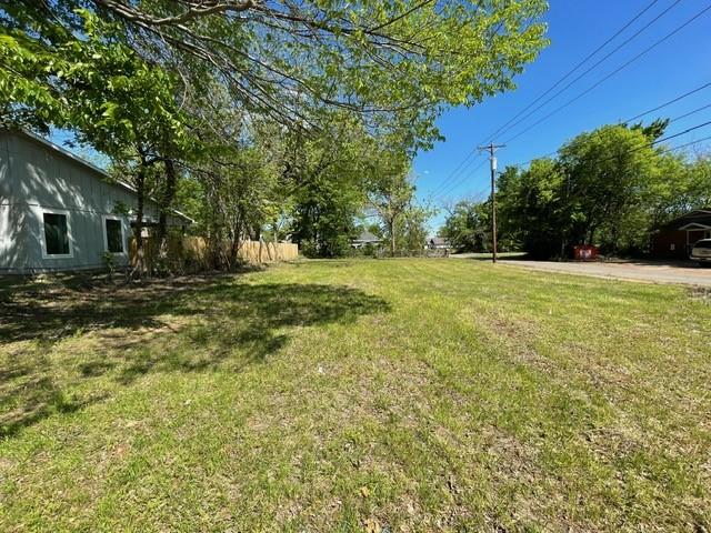 Desirable corner lot in a well-established neighborhood in Paris, Texas, ready for your new build. This clean, level .1650-acre lot offers a great opportunity to construct a charming home similar to those nearby. Located in a convenient area close to shopping, dining, and vibrant downtown Paris.
Utilities are readily accessible, making development straightforward. Excellent location with strong surrounding homes and neighborhood appeal.
Motivated seller—bring all offers!