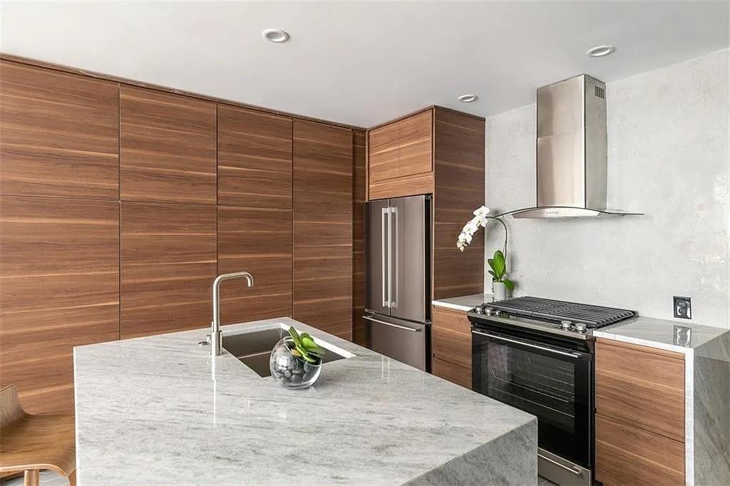 Experience modern urban living in the heart of Downtown Dallas at The Metropolitan Condominiums Dallas. This beautifully designed condo features an open-concept layout with high ceilings, expansive windows, and abundant natural light throughout.

The stunning contemporary kitchen showcases sleek wood cabinetry, stainless steel appliances, a large waterfall island, and designer finishes—perfect for cooking, entertaining, and everyday living. The spacious living area offers a comfortable and stylish space to relax while enjoying downtown views.

The bedroom provides a peaceful retreat, while the spa-inspired bathroom features modern fixtures and a clean, sophisticated design. A versatile flex space is perfect for a home office, study area, or creative workspace.

Residents of The Metropolitan enjoy premier amenities including a rooftop pool with skyline views, fitness center, resident lounge, secured entry, and concierge services. Located steps from dining, entertainment, shopping, and major downtown attractions, this condo offers the perfect blend of comfort, convenience, and vibrant city living.