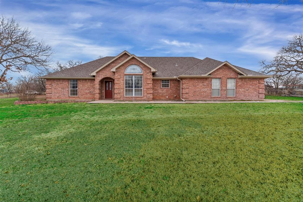 Welcome to 4201 E Bankhead in Hudson Oaks, a rare opportunity to own a character-filled house outside city limits with room to make it your own. Situated in the county, this property offers the freedom and flexibility you’ve been looking for, complete with its own private well and septic system.
Inside, you’ll find a house full of charm, solid construction, and great bones, just waiting for your personal touch. With a little cosmetic updating, this property could truly shine while preserving the warmth and personality that make it special.  The seller is offering $5000 in flooring allowance.
The standout feature? The incredible screened-in back patio; the perfect spot to enjoy morning coffee, evening breezes, and Texas sunsets without the bugs. It’s an ideal space for entertaining, relaxing, or simply soaking in the peaceful surroundings.
If you’ve been searching for a property with a couple of acres, character, potential, and a serene country feel, this Hudson Oaks gem is ready to welcome you home.