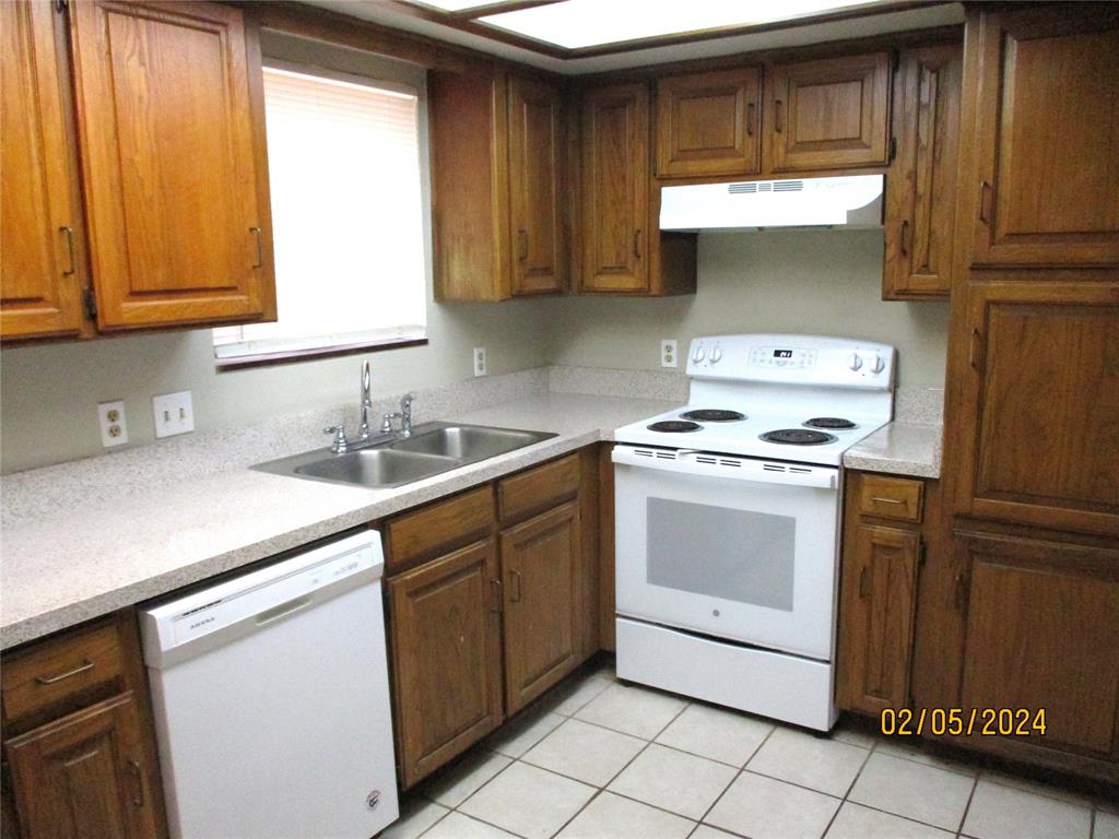 Wilshire Village Square Add - Residential Lease