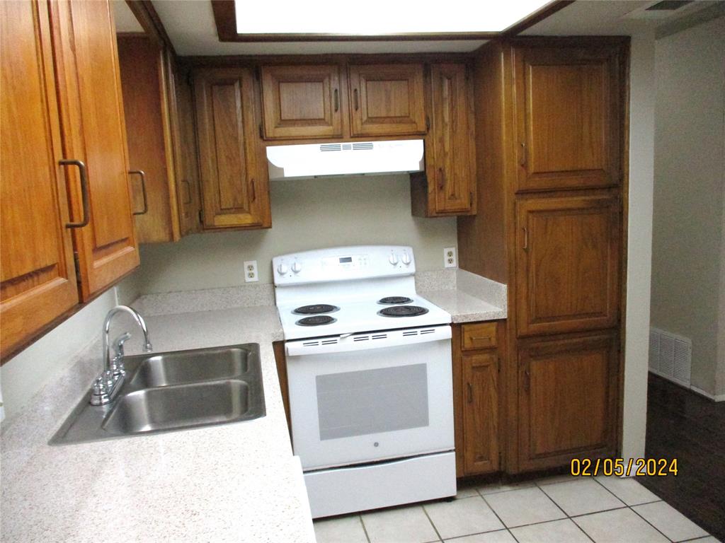 Wilshire Village Square Add - Residential Lease