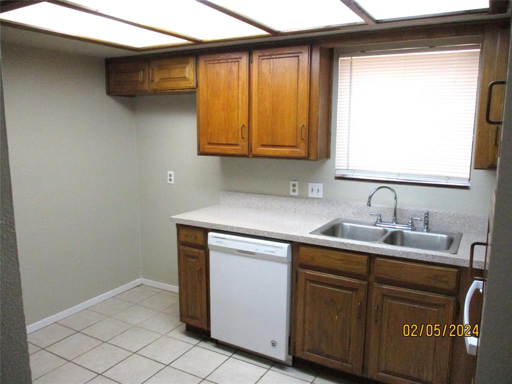 Wilshire Village Square Add - Residential Lease