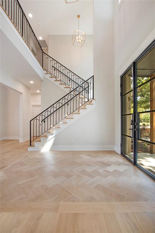 ROYAL CREST - Residential
