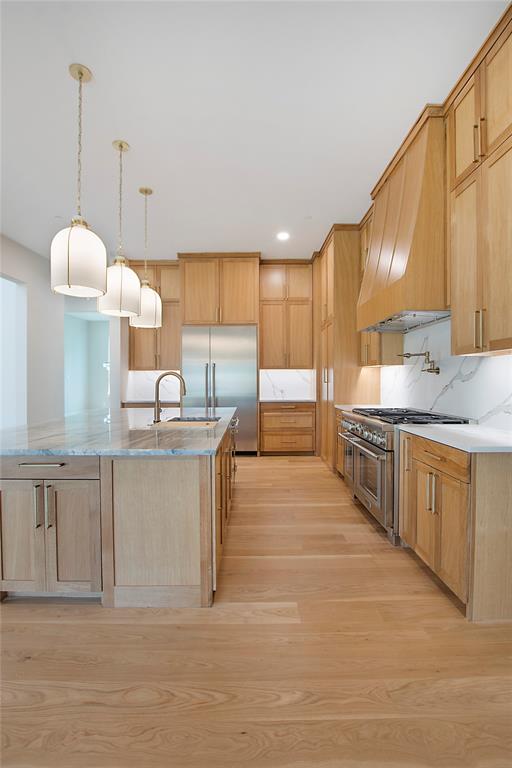 ROYAL CREST - Residential