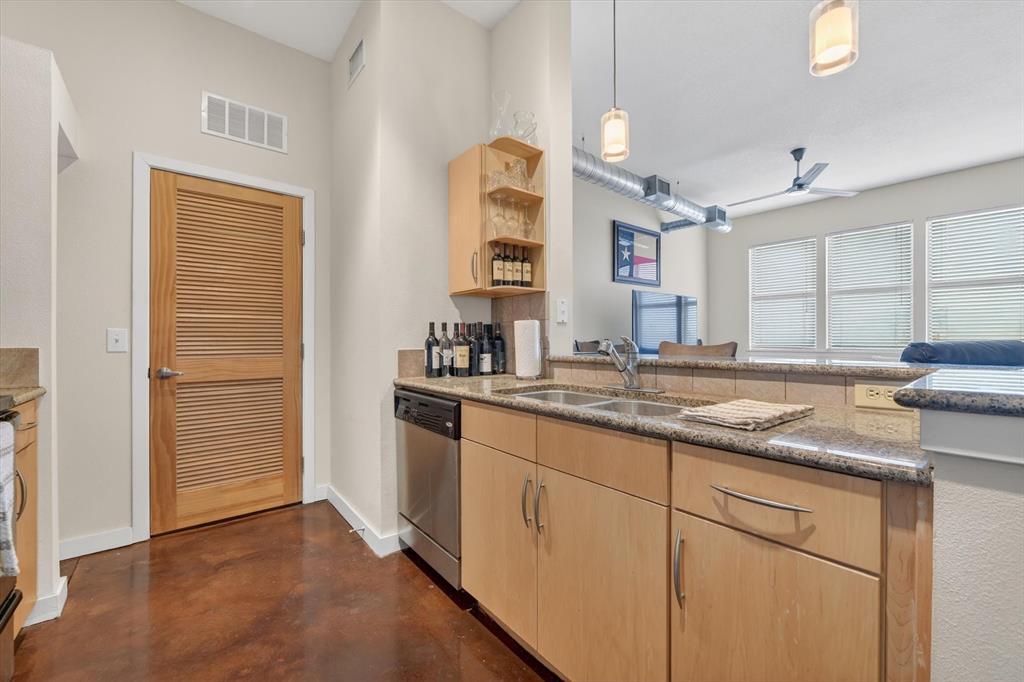 Texas & Pacific Lofts Condo - Residential
