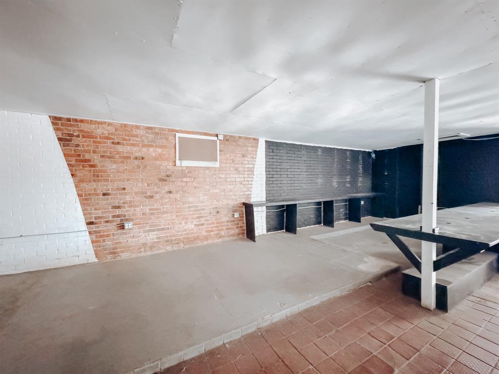 Corsicana - Commercial Sale