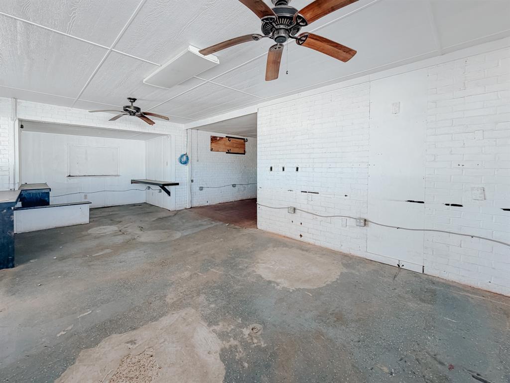 Corsicana - Commercial Sale