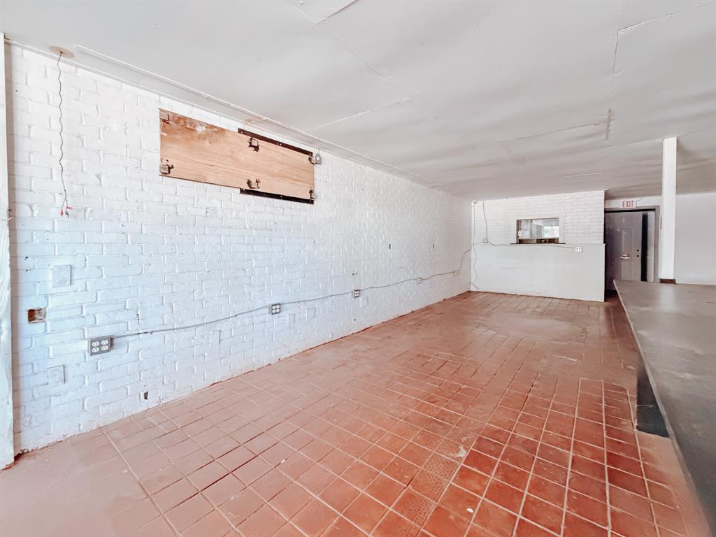 Corsicana - Commercial Sale