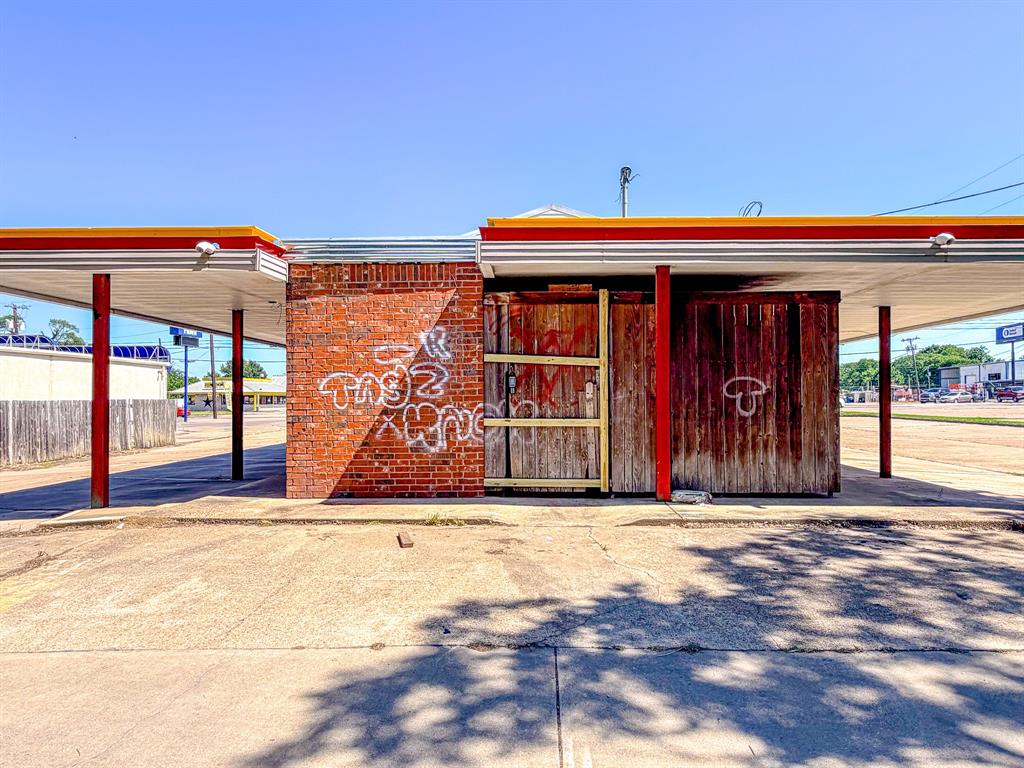 Corsicana - Commercial Sale