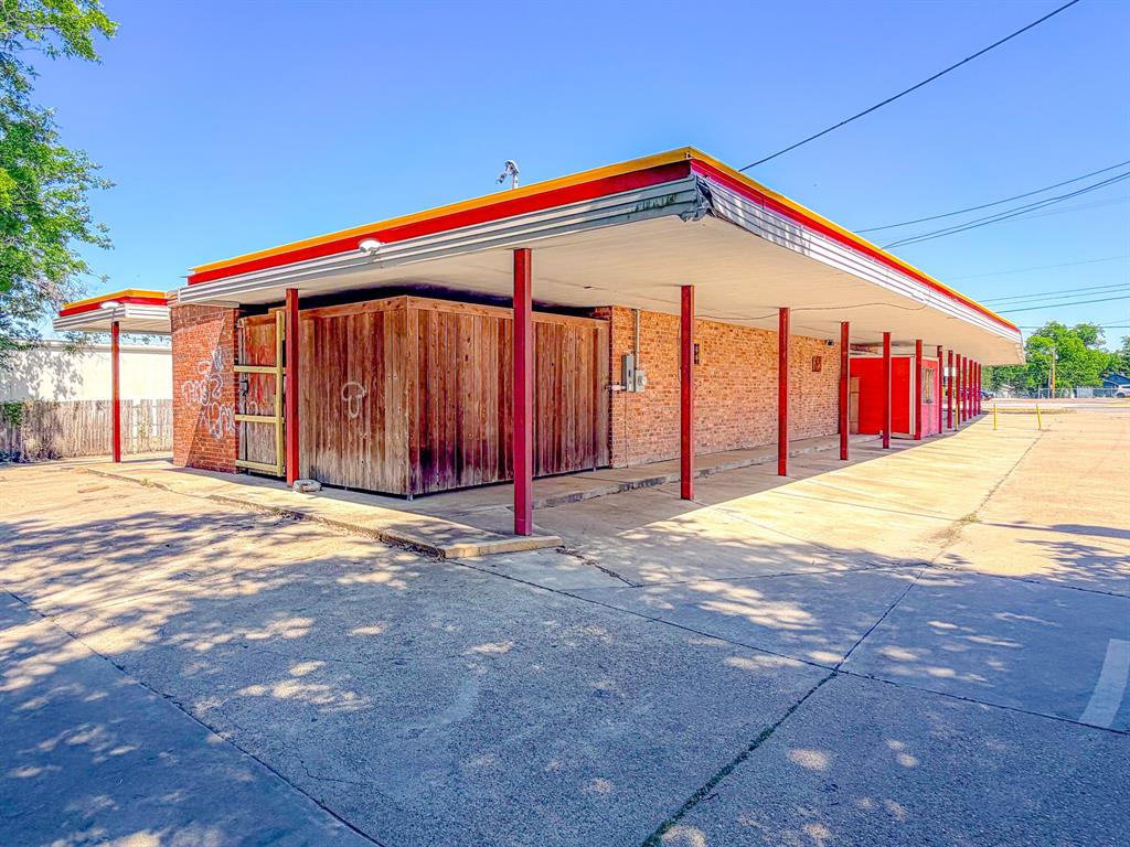 Corsicana - Commercial Sale