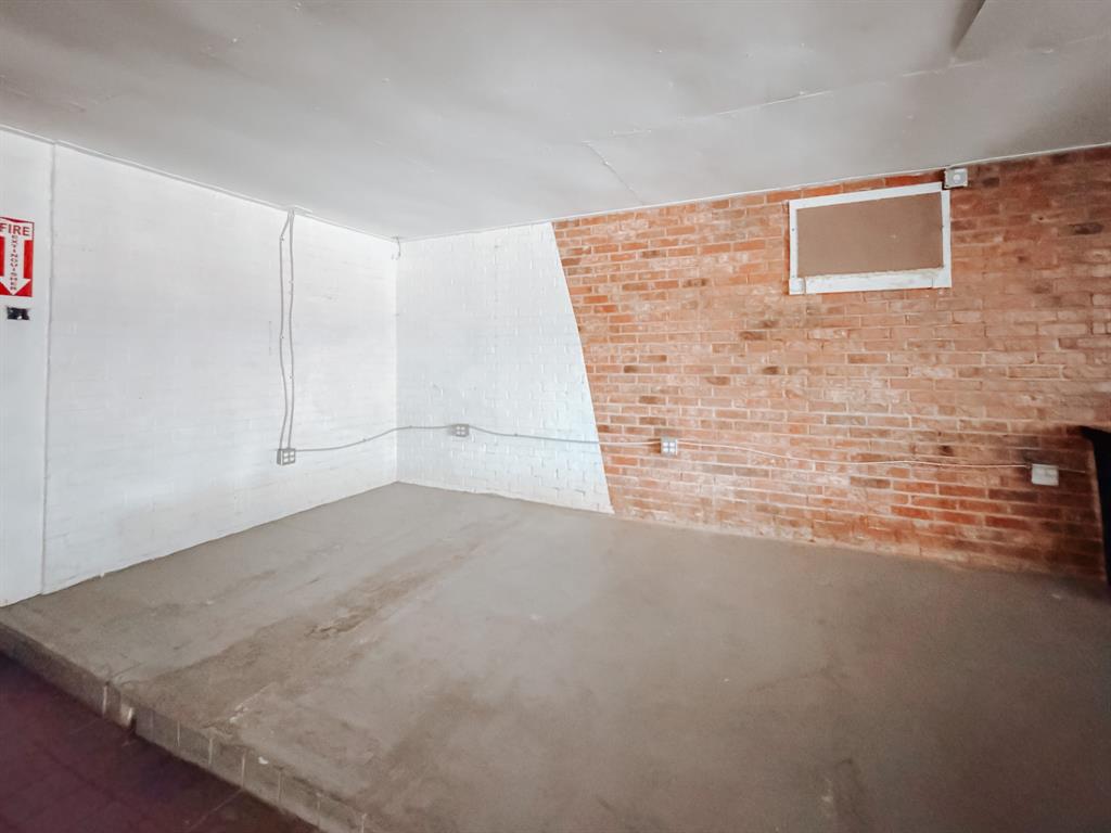 Corsicana - Commercial Sale