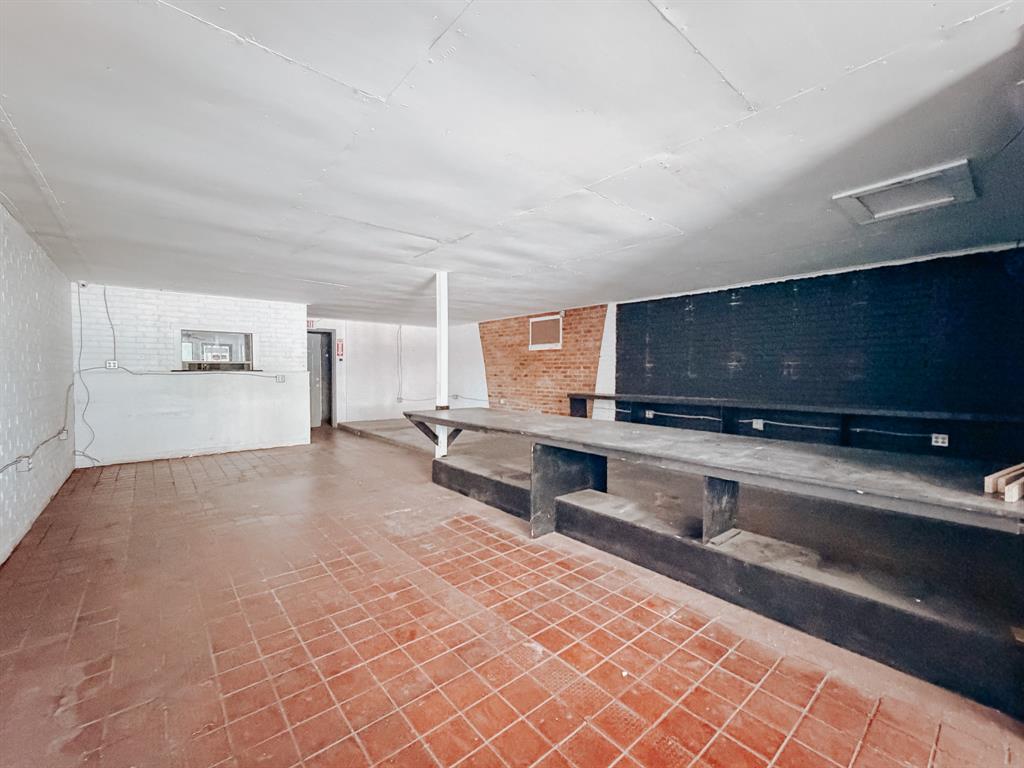 Corsicana - Commercial Sale