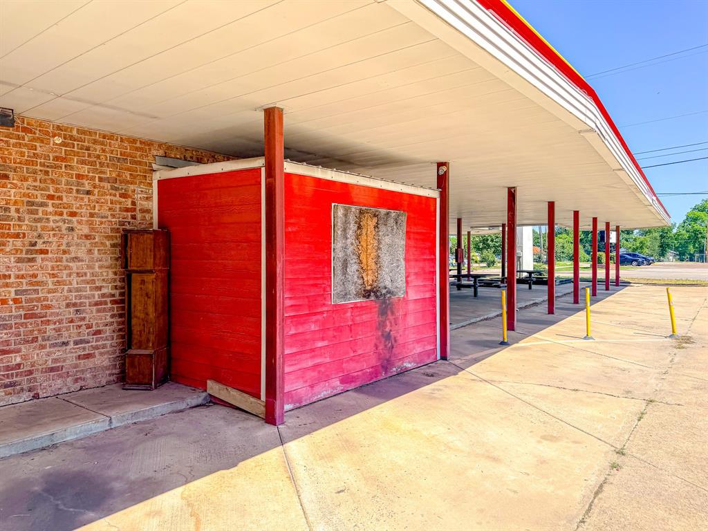 Corsicana - Commercial Sale